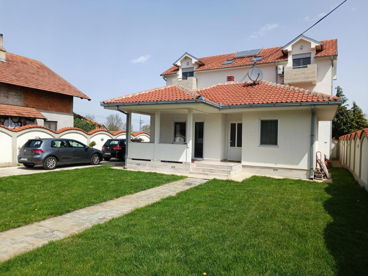Serbian Home With Garden Krnjaca Eksteriør bilde