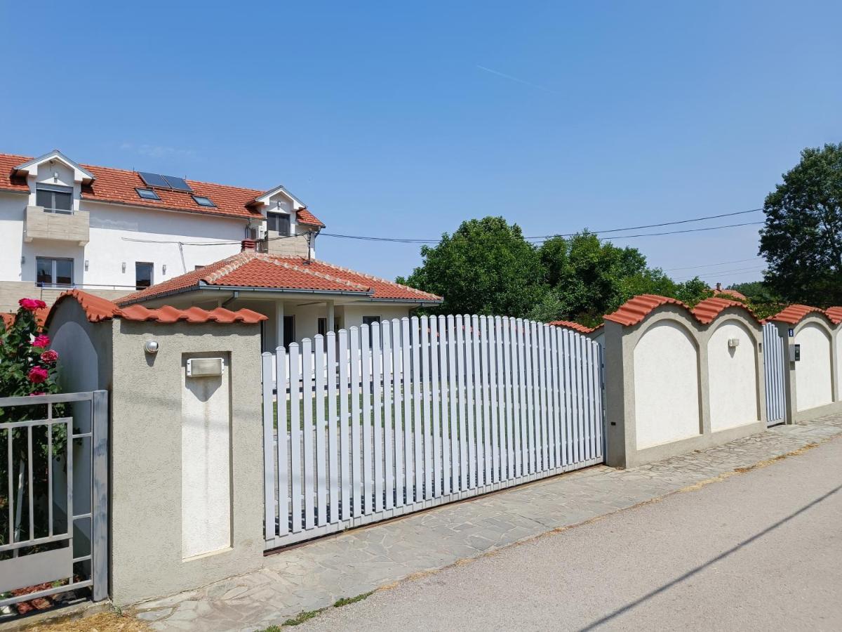 Serbian Home With Garden Krnjaca Eksteriør bilde